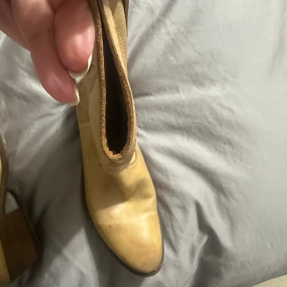 Frye Carson pull on boots light tan - Picture 3 of 3